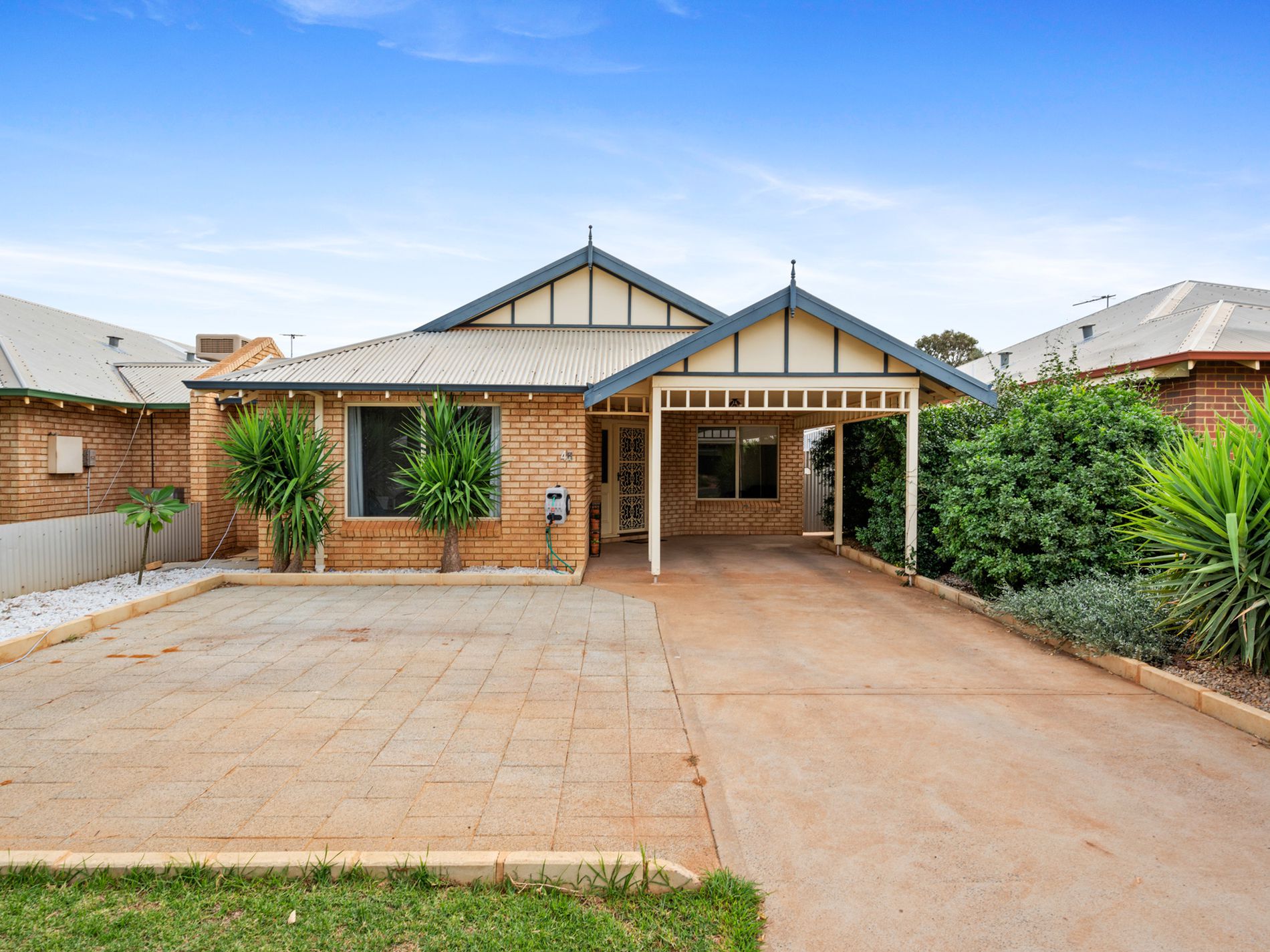 2 / 4 Nepean Grove, Hannans