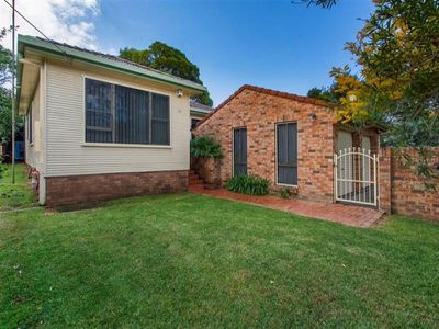 14 Buckle Cres, West Wollongong