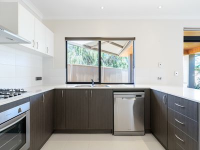 13 Coniston Bend, Waikiki