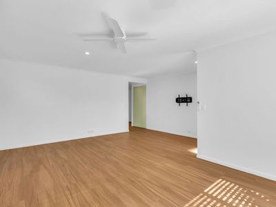 1/3 Rose Crescent, Fitzgibbon