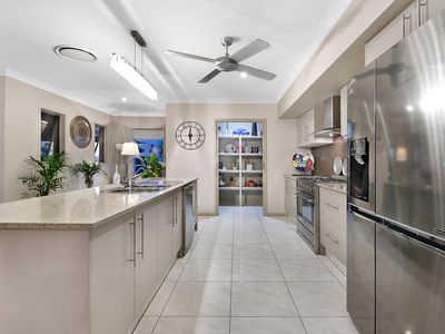 28 Iridium Drive, Hope Island
