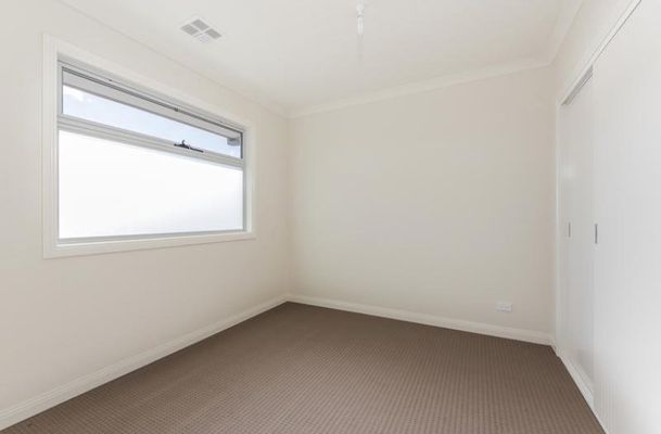 4 Frontier Avenue, Greenvale