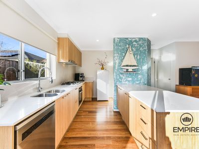 27 Savage Way, Clyde North