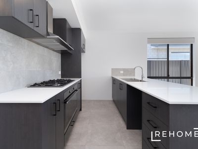 27 Meander Way, Treeby