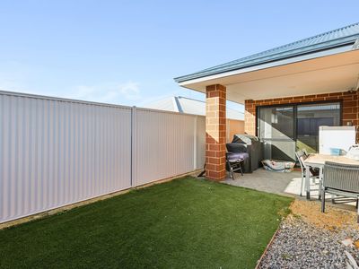 12 Roebuck Boulevard, Eglinton