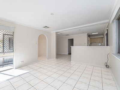 8 Leone Street, Thornlie