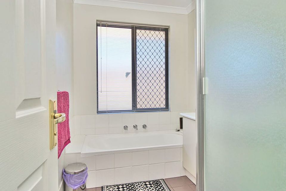17 Amity Circuit , Shoalwater