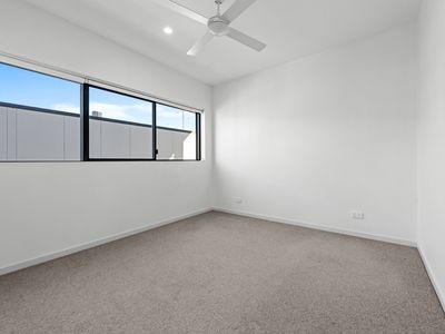 711 / 8 Dickens Street, Spring Hill