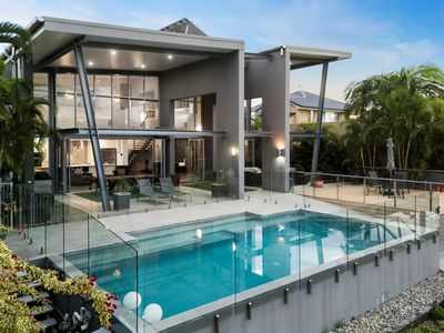 8 Carling Court, Raby Bay