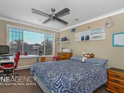 12 Vantage Close, Belmont