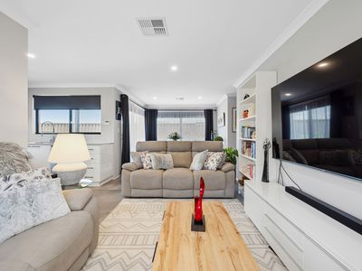 26 Gossan Chase, Piara Waters