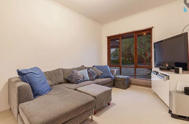 24 The Ridge, Oaklands Junction