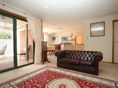 8 Clay Court, Renown Park