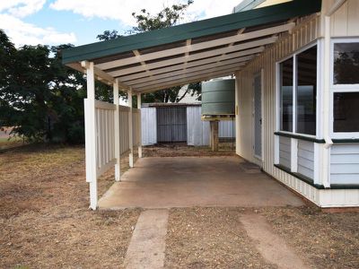 100 Crane Street, Longreach