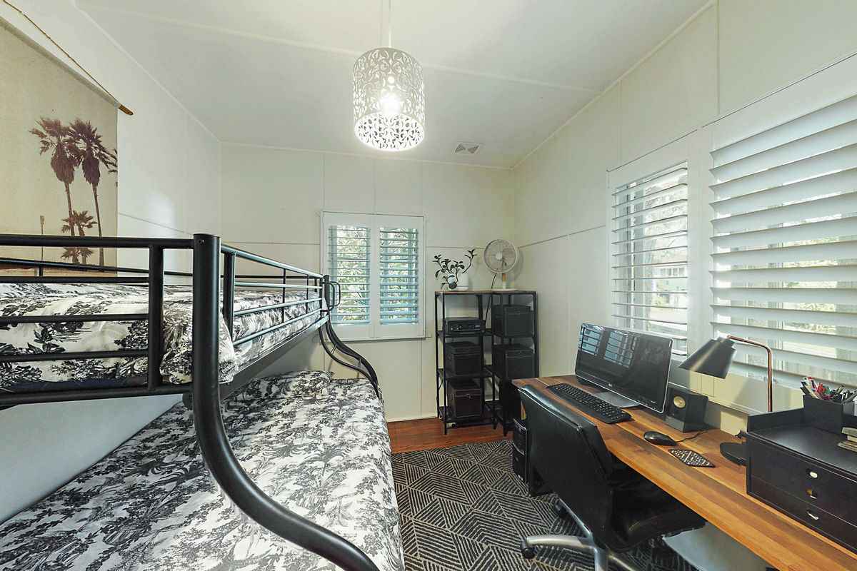 2 Lake View Dr, Tewantin