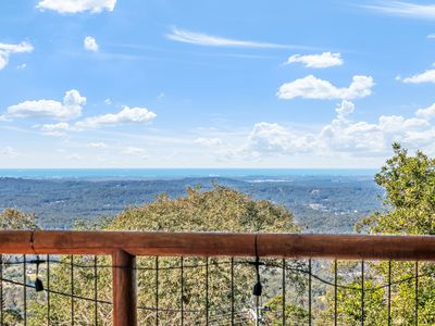 Upstairs Unit / 79 Balmoral Road, Montville