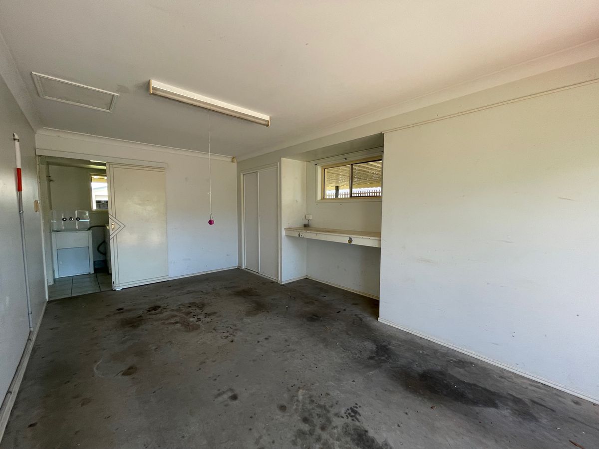 58 Bowerbird Avenue, Eli Waters