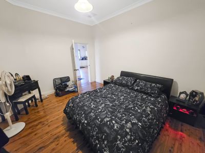 8 Oxford  Street, Forbes