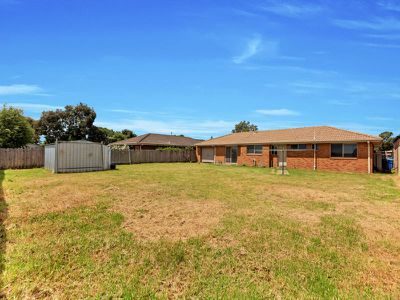 71 Gipps Crescent, Cranbourne North