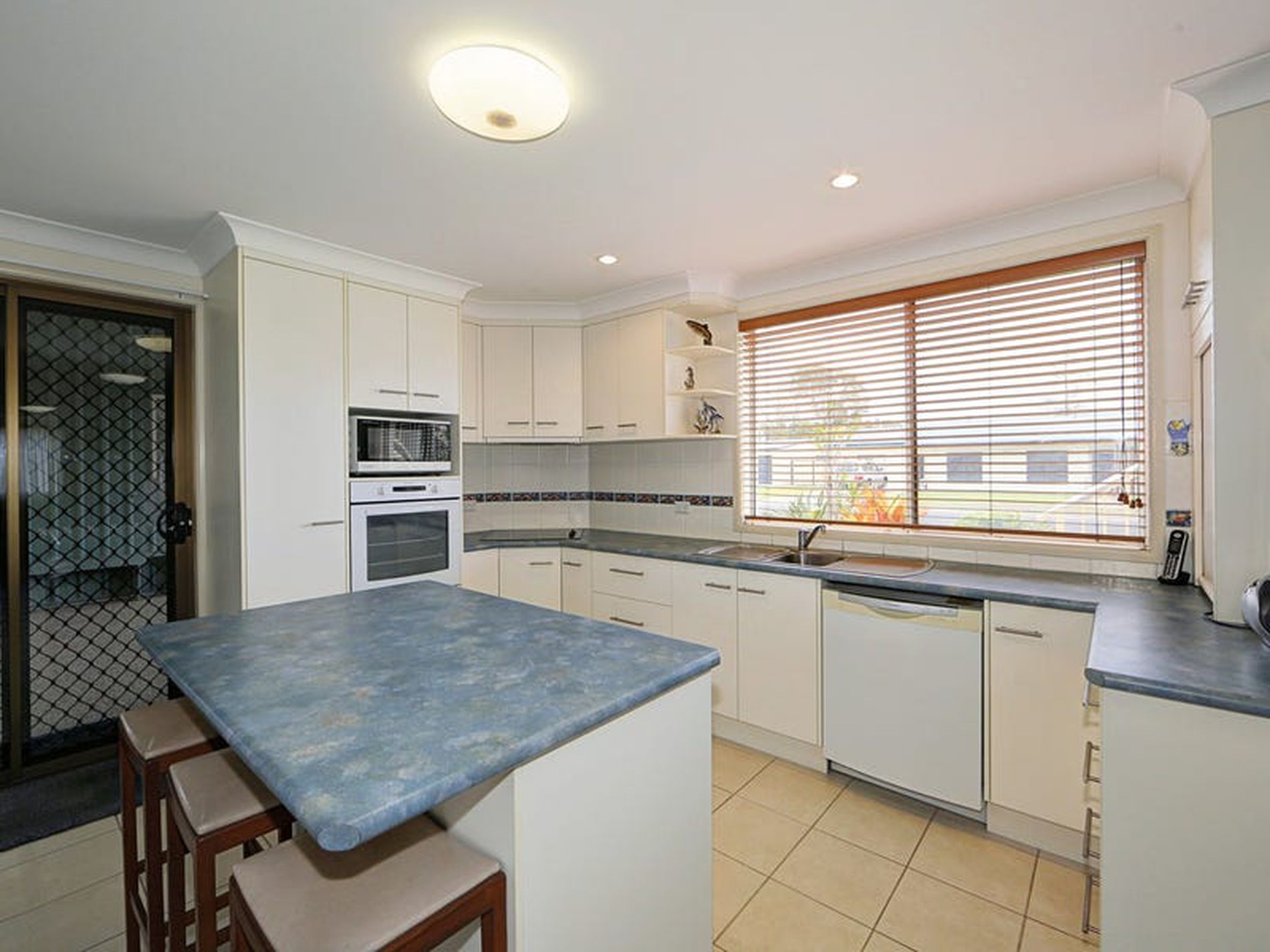 9 Fifth Avenue, Woodgate