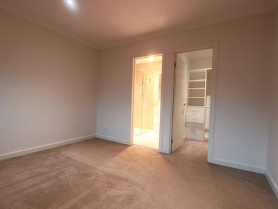2 / 22 Sumersett Avenue, Oakleigh South