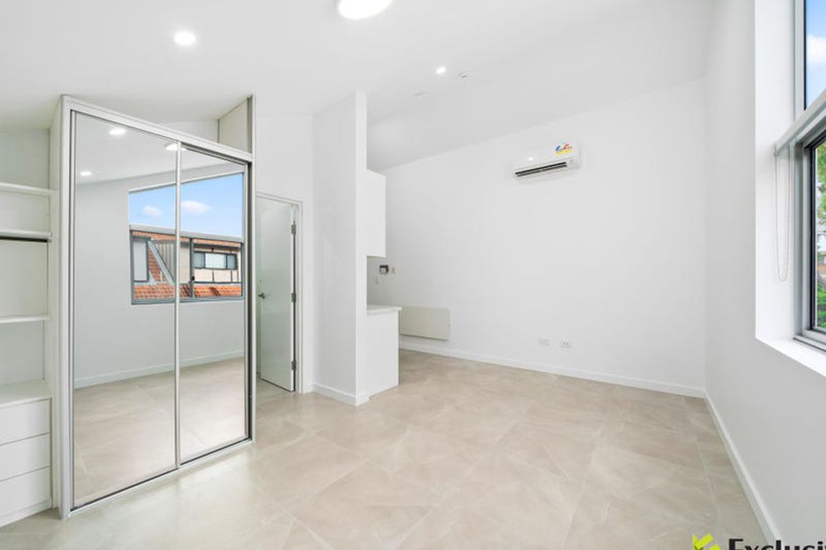 44 Henley Road, Homebush West