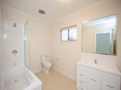 12 / 1 Collins Lane, Kin Kora