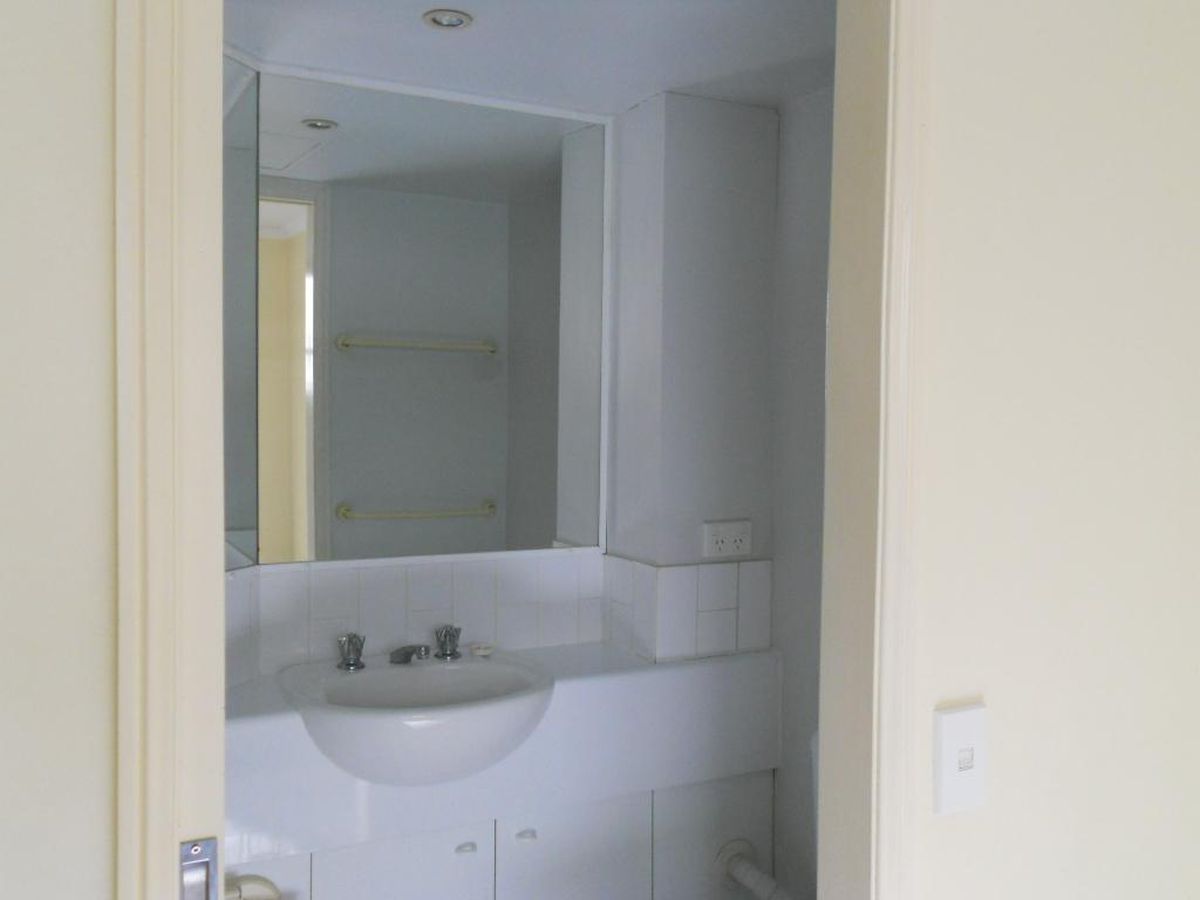 6 / 15 Clarence Road, Indooroopilly