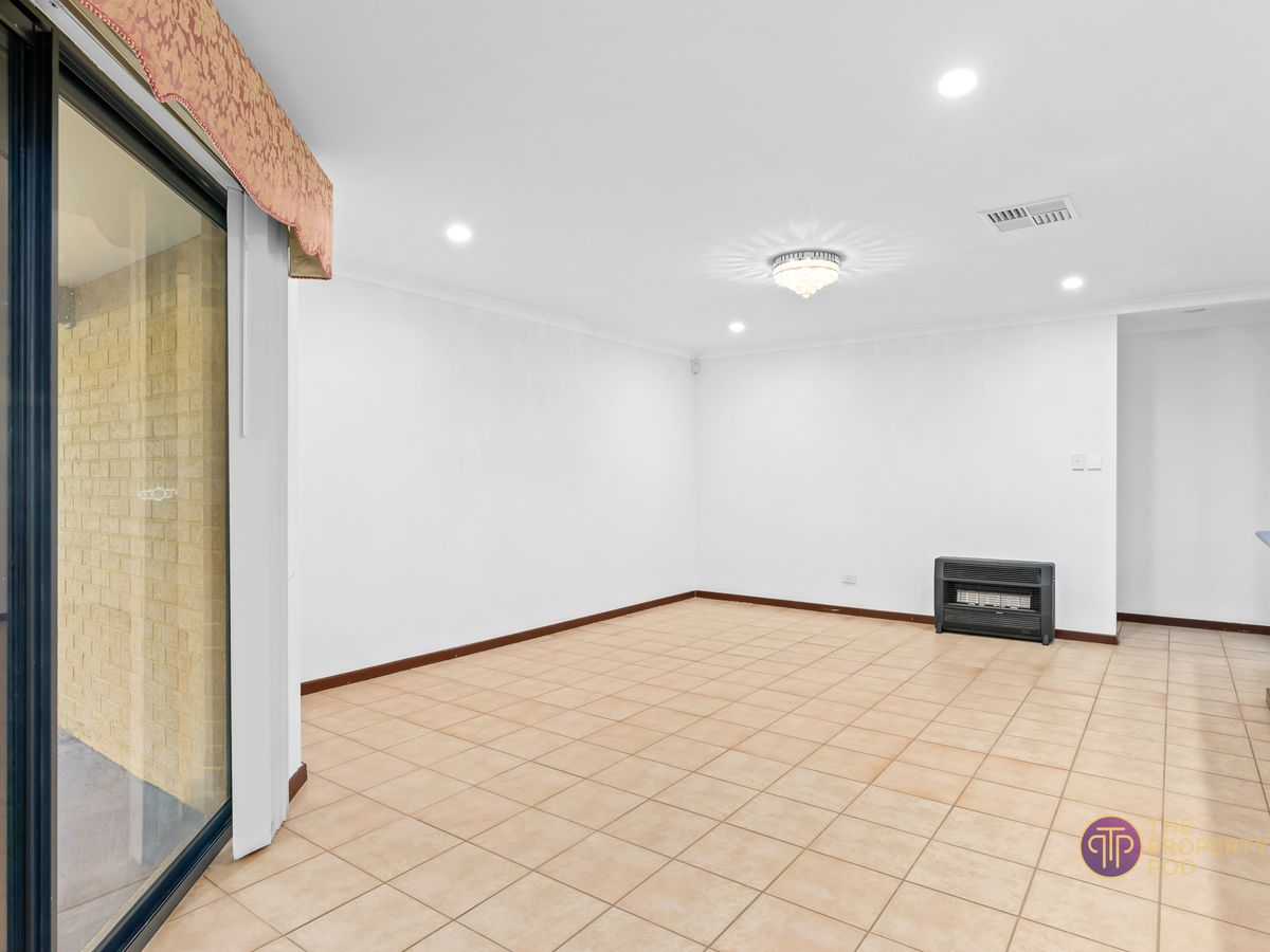 42 Woodside Loop, Beckenham