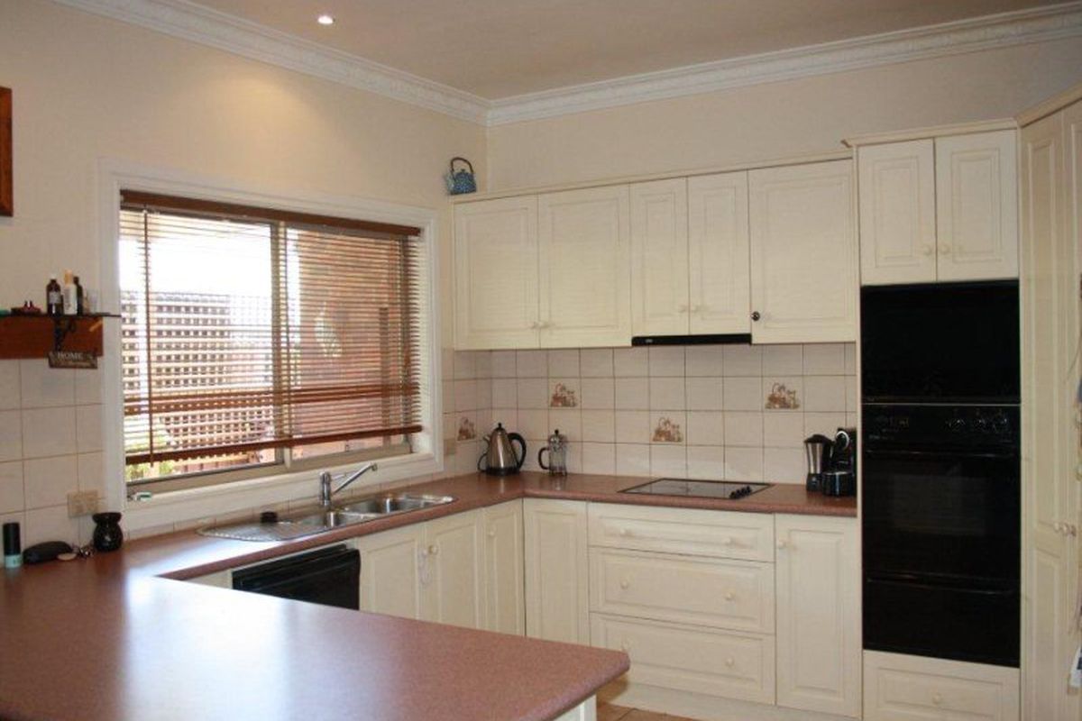 7 Club Court, Mansfield