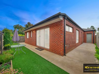 15 Lacebark Lane, Aintree