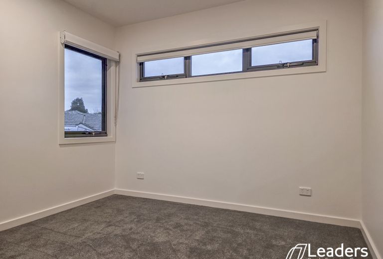 1 / 5 BRUCE STREET, Mount Waverley