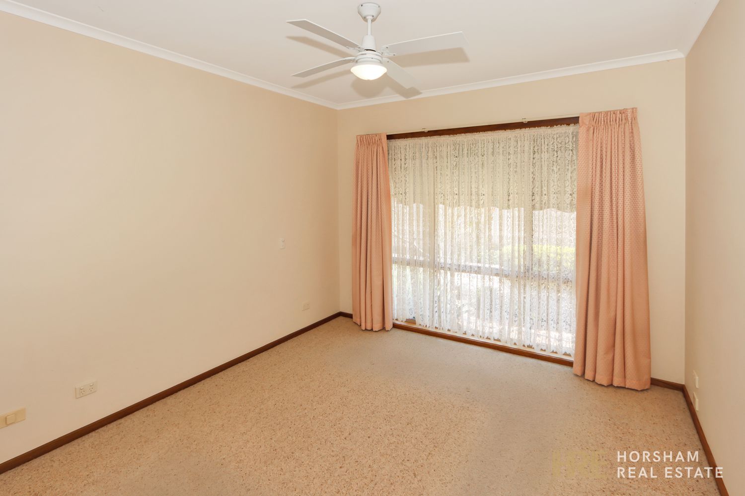 2 / 5 George Street, Horsham
