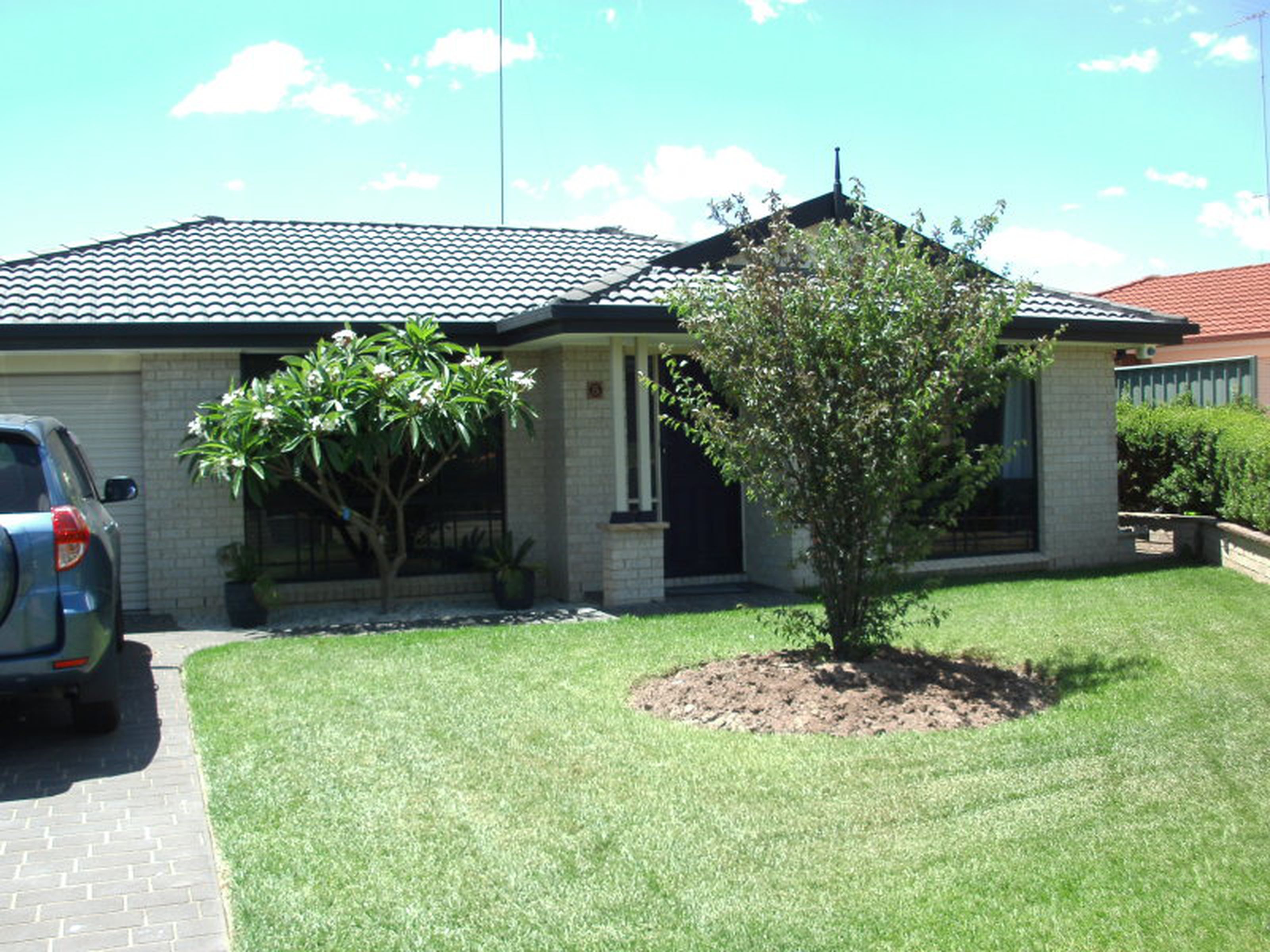 5 Yenna Place, GLENMORE PARK