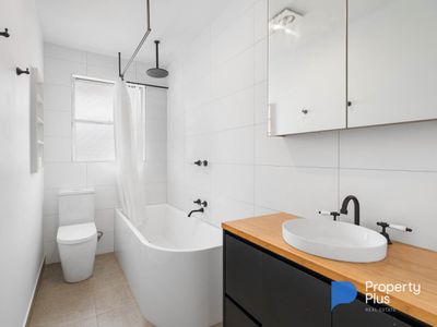 19 Mackenzie Street West, Golden Square