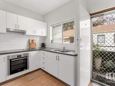 4 / 42 Broadway, Crawley