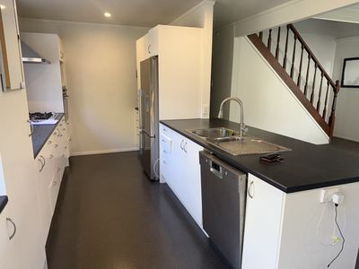 6 Kinnel Grove, Papakowhai