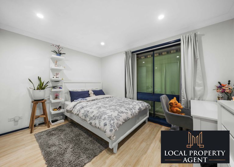 5 Collis Place, Minto