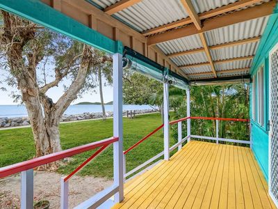 121 O'Shea Esplanade, Machans Beach