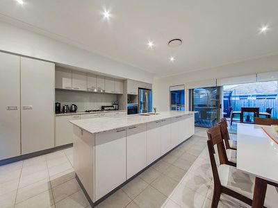 16 Macquarie Street, Wakerley