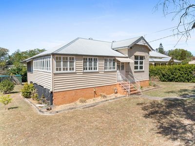 8 Whitehill Road, Newtown