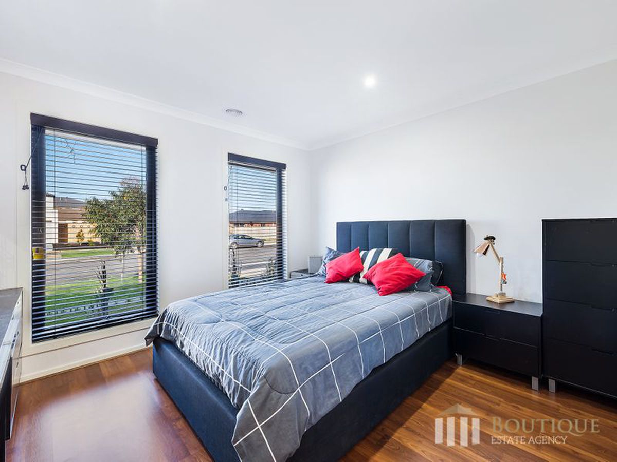 87 Lineham Drive, Cranbourne East