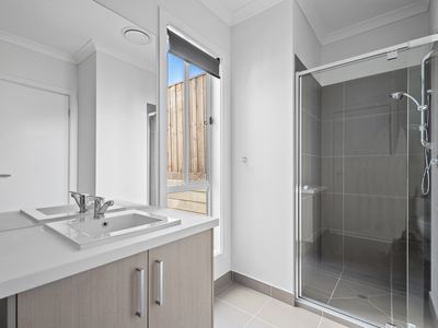 27 Hastings Way, Nar Nar Goon North