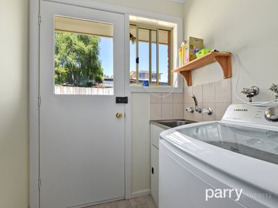 2 / 79 Outram Street, Summerhill