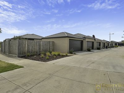 44 Cranberry Crescent, Manor Lakes