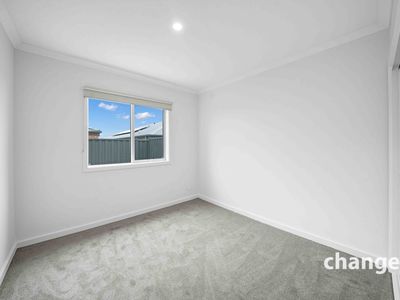 8 Damiana Avenue, Clyde North