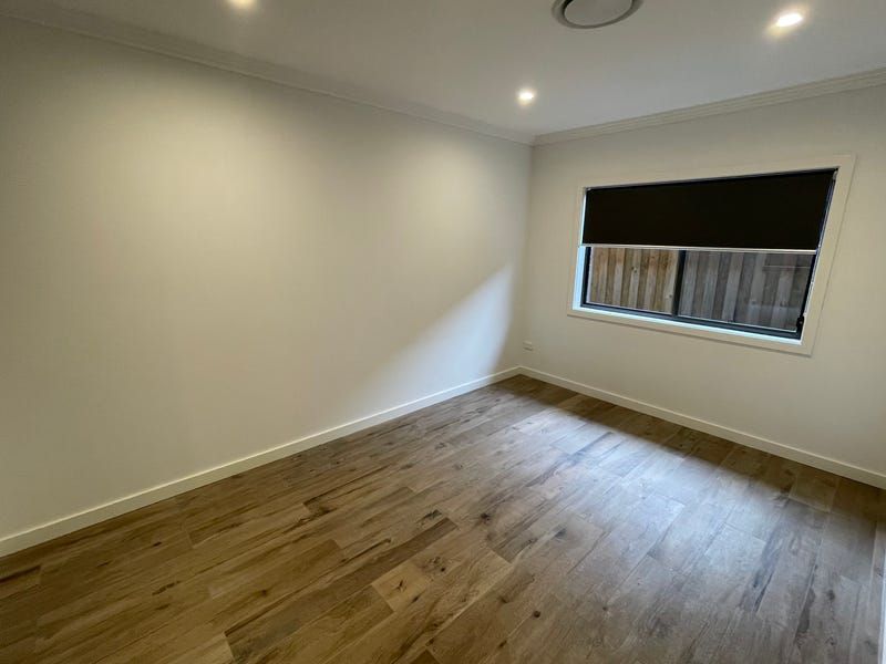 12 Meale Avenue, Gledswood Hills