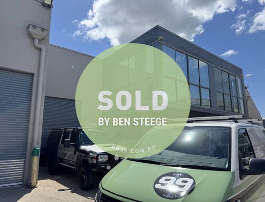 Modern Industrial Strata Unit - Prime Location