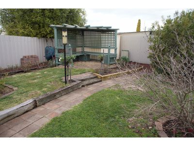 6 Lukin Court, Horsham