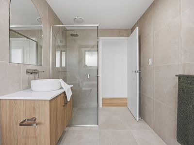 2 / 61 Stanley Street, Summerhill